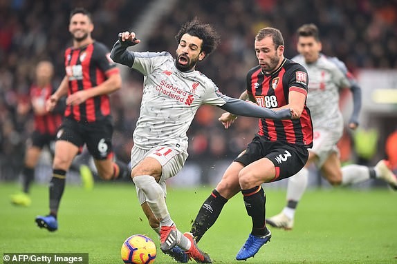 Salah lập hattrick, Liverpool vượt mặt Man City chiếm ngôi đầu