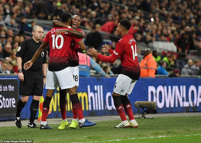 De Gea hóa ‘người nhện’, MU sống lại hi vọng Top 4