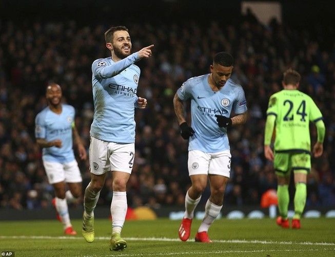 Man. City 'hạ nhục' Schalke 04 vào tứ kết Champions League