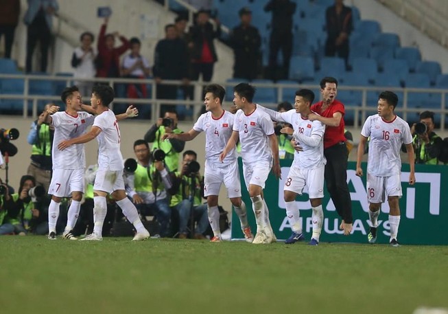Người hùng Việt Hưng giúp U23 VN hạ U23 Indonesia phút bù giờ