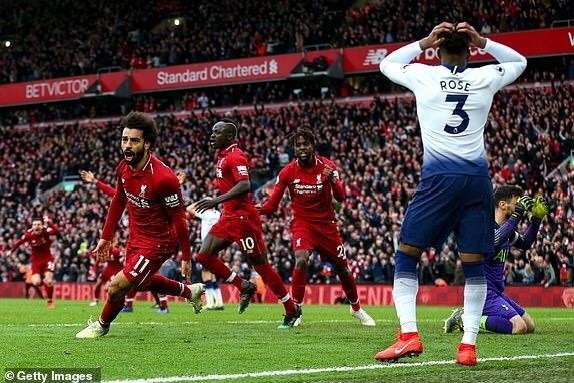 Liverpool đòi lại ngôi đầu nhờ bàn phản lưới nhà phút 90
