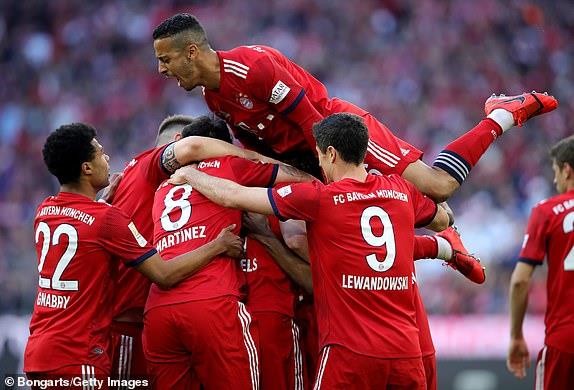 Dortmund mất ngôi đầu, thua tan nát trước Bayern vì người cũ