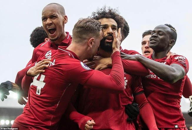 Salah lập siêu phẩm, Liverpool hạ gục Chelsea lấy lại ngôi đầu