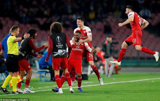 Siêu phẩm của Lacazette giúp Arsenal đả bại Napoli trên đất Ý
