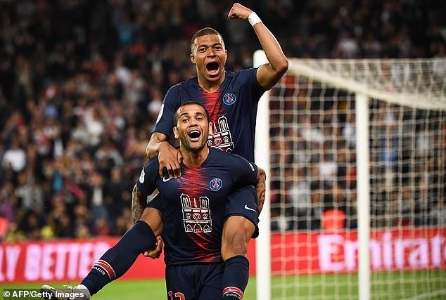 Benzema, Mbappe cùng lập hat-trick, Real thắng, PSG vô địch