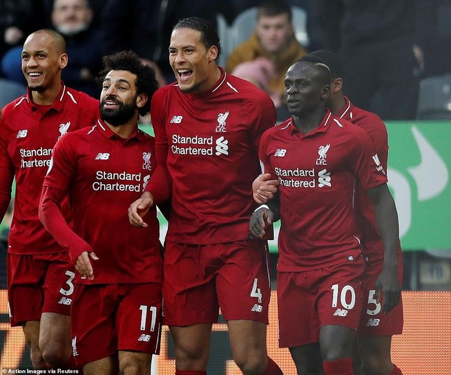 Liverpool níu hi vọng vô địch nhờ bàn thắng phút cuối