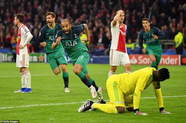 Moura lập hat-trick, Tottenham ngược dòng khó tin loại Ajax