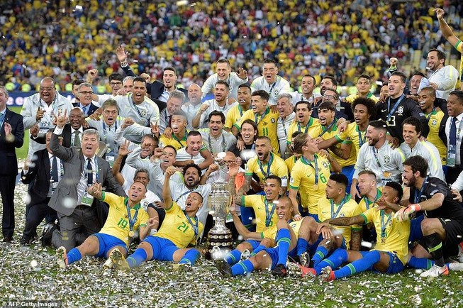 Jesus bị đuổi, Brazil nhọc nhằn hạ Peru vô địch Copa America