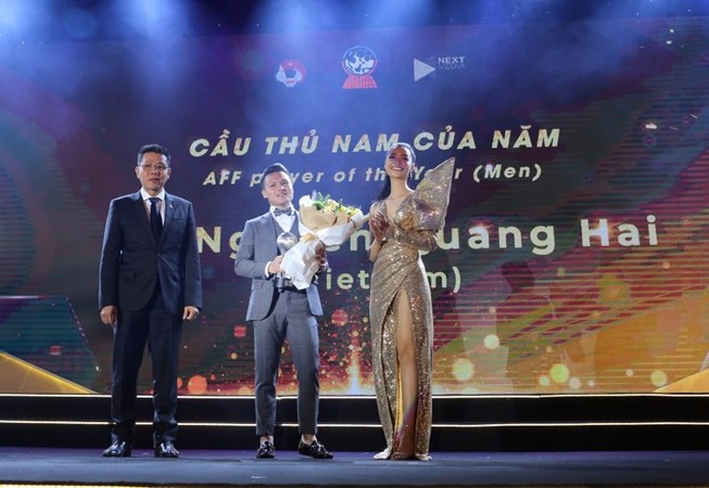 Thầy Park, Quang Hải và đội tuyển nam VN thắng AFF Awards 2019