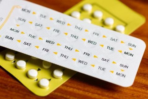 Bé ba tuổi 'ăn nhầm' thuốc ngừa thai trong ví của mẹ