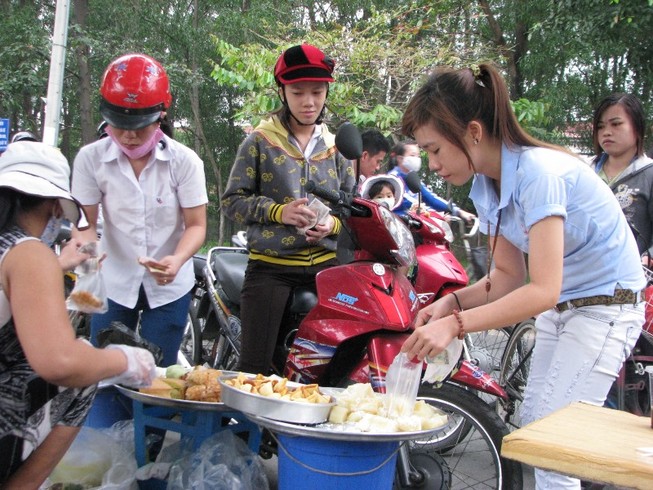 3 phương án tăng lương tối thiểu vùng năm 2018