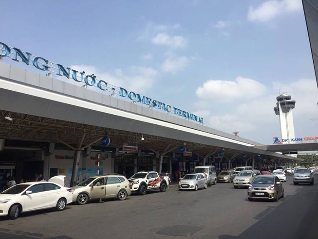 Tấn công nhân viên hàng không, một hành khách bị khống chế