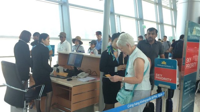 Tăng cường hàng trăm chuyến bay dịp Tết