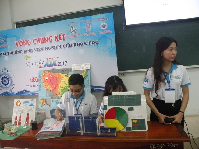 Biến 'đồ bỏ' thành đồ dùng dạy học địa lý