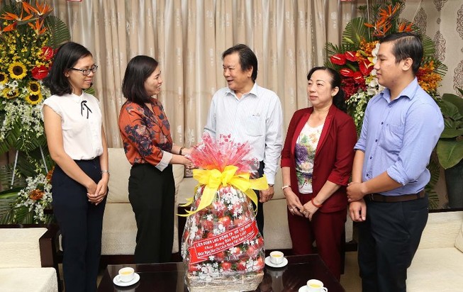 Nhiều cơ quan, đơn vị chúc mừng báo Pháp Luật TP.HCM dịp 21-6