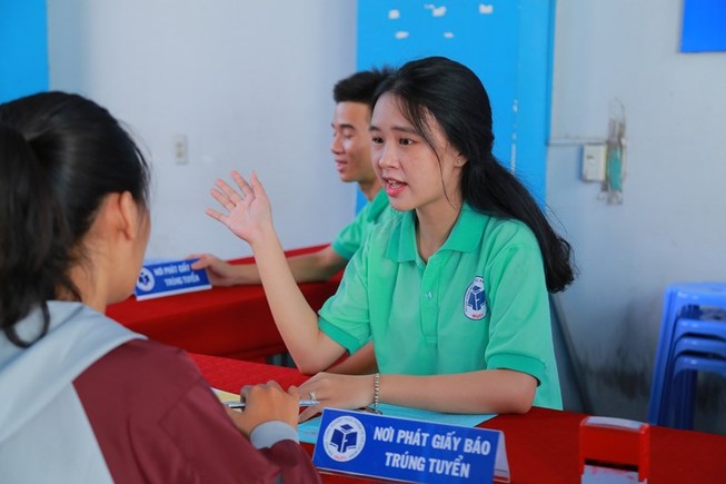 Các thí sinh bắt đầu làm thủ tục xác nhận nhập học đại học