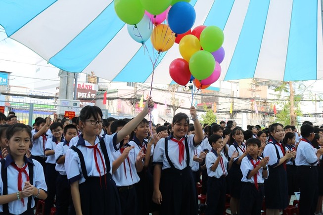 Ngày 20-11: Không nhận hoa và quà cáp