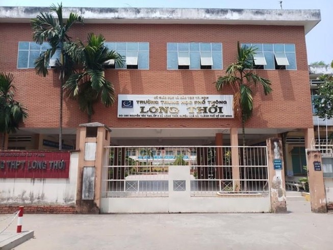 Cô giáo im lặng phủ nhận việc ném vở học sinh