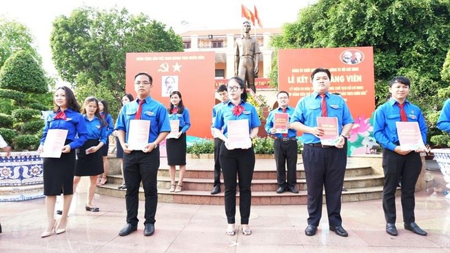Đảng bộ khối Dân - Chính - Đảng: Kết nạp 21 đảng viên mới