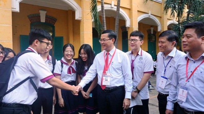 Thứ trưởng Nguyễn Văn Phúc chúc sĩ tử TP. HCM thi tốt
