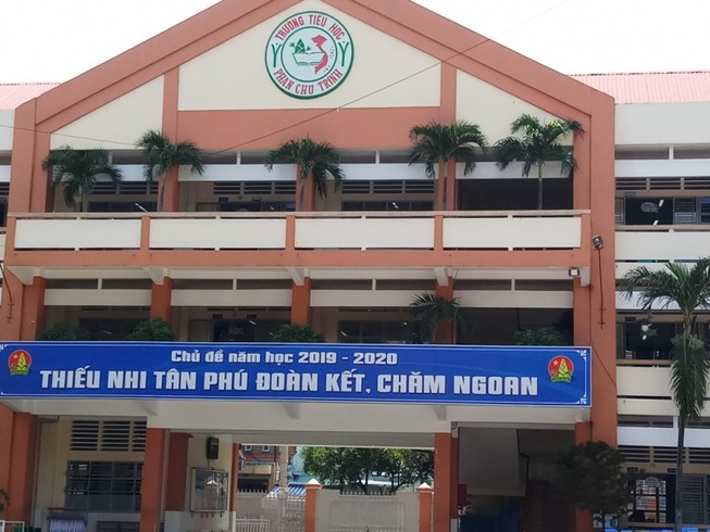 Cô giáo đánh, véo tai nhiều học sinh nhận lỗi