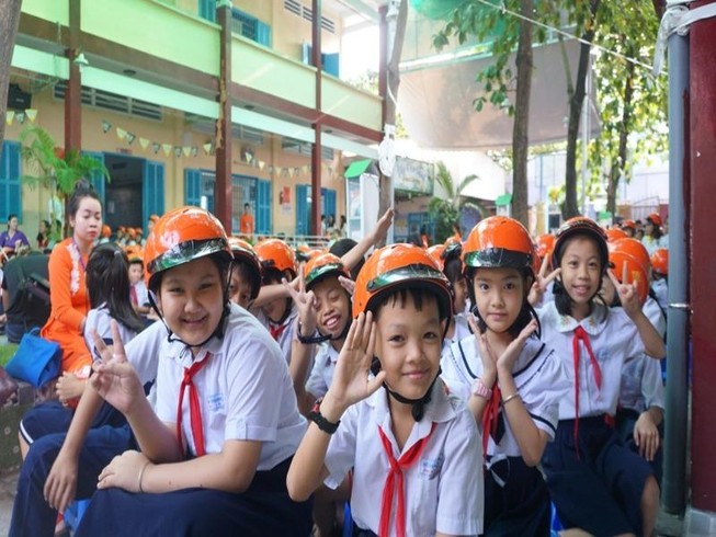Hơn 5.000 mũ bảo hiểm 'Đội mũ cho con, trọn tình cha mẹ'