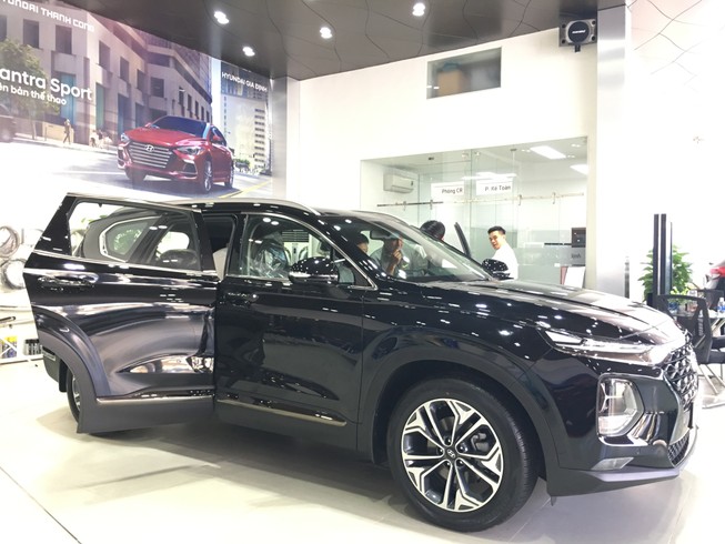 'Dài cổ' chờ đợi Hyundai Santa Fe 2019 ra mắt