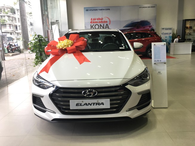 Cơ hội mua ô tô giảm giá trong tháng 4