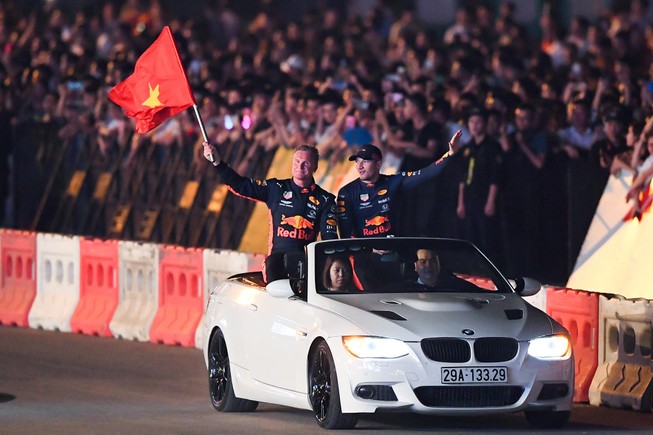 Khởi động Việt Nam Grand Prix thu hút hàng vạn khán giả Thủ Đô