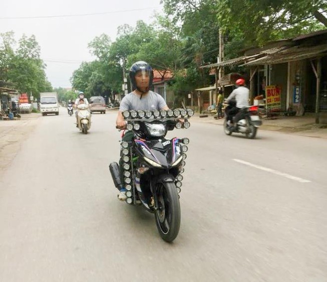 Độ 32 chiếc bóng đèn cho Exciter bị phạt như thế nào?