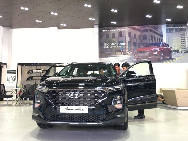 Hyundai Grand i10 vượt mặt đàn anh dẫn đầu doanh số