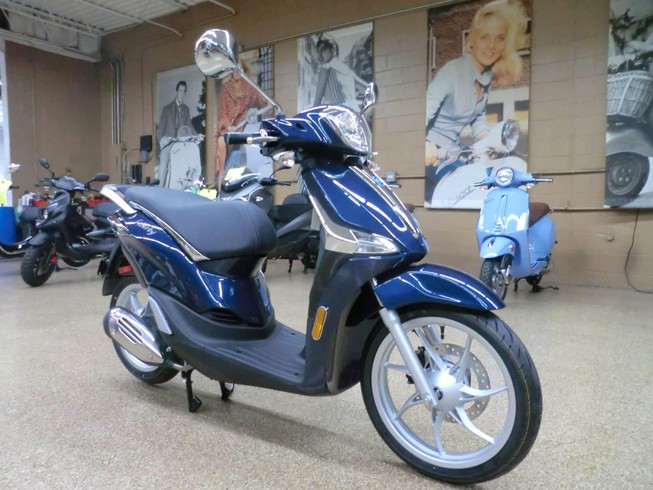 Chọn tay ga Honda Sh Mode hay Piagio Liberty sẽ bền hơn?