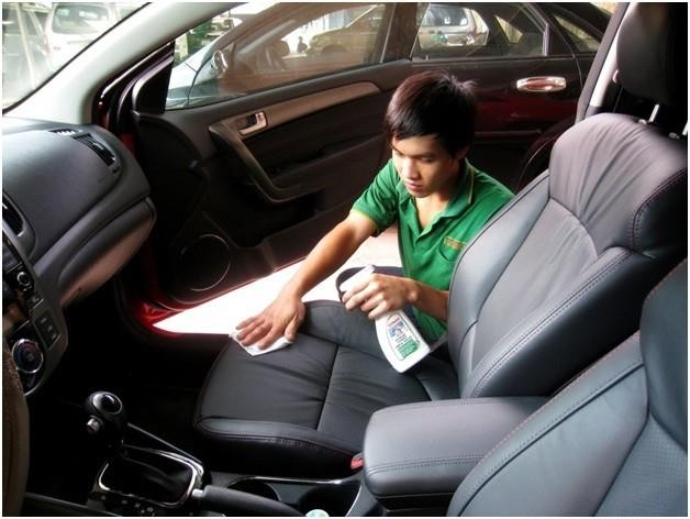 Kinh nghiệm vệ sinh ghế da xe hơi hiệu quả