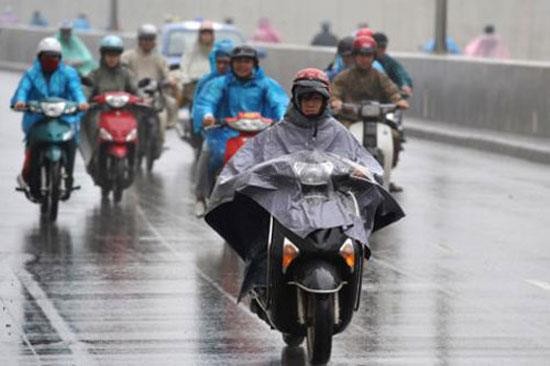 Cách đi lại bằng xe máy trong mùa mưa bão sao cho an toàn