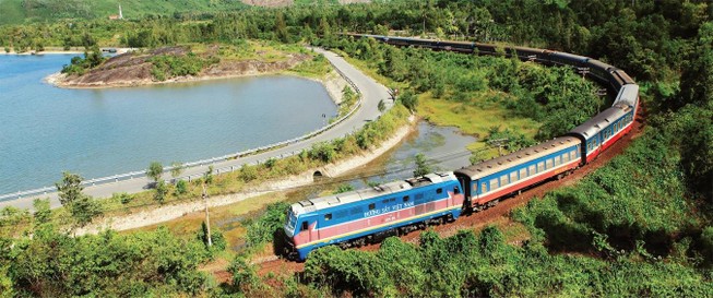 Nam thí sinh bỏ thi được tàu SE25 'bàn giao' cho người thân