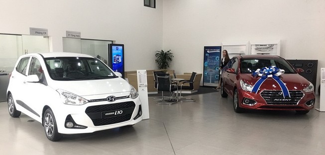 Hyundai SantaFe bất ngờ giảm giá, không còn 'bia kèm lạc'