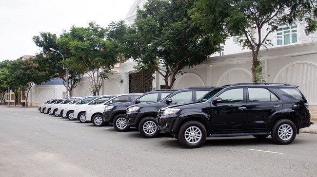 Đặt cọc thuê ô tô dịp tết sớm để có giá 'mềm'