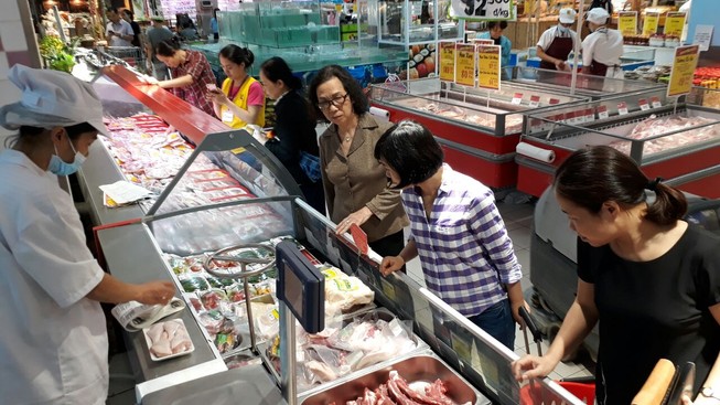 Ai thiệt thòi nhất khi giá heo hơi giảm?