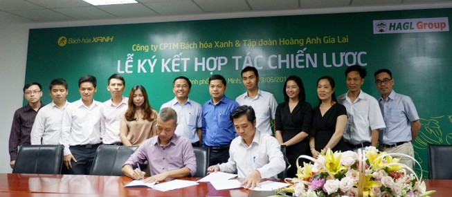 Thế giới di động chính thức bán chuối của Bầu Đức