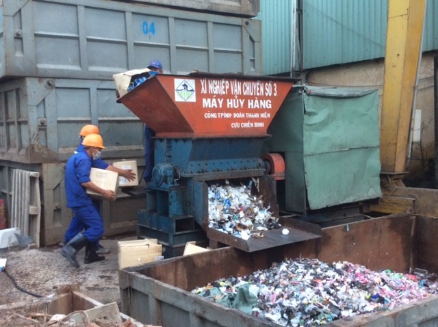 Tiêu hủy lô hàng mỹ phẩm hơn 20 tỉ đồng