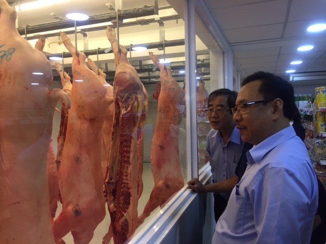 Thịt heo Vissan tiến ra... bên hông chợ Bà Chiểu