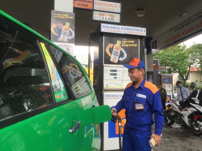 Ngày đầu tiên kết liễu xăng A92, xăng A95 'lên hương'