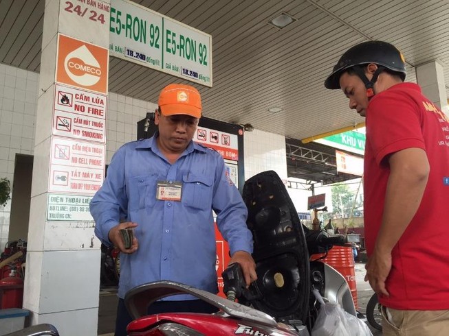 Tăng giá xăng A95 để khuyến khích dùng xăng E5