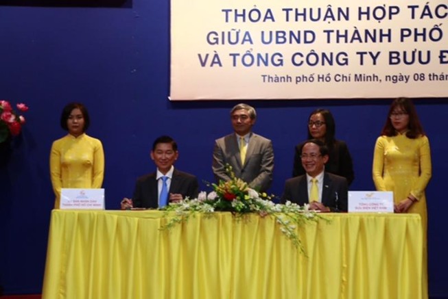 TP.HCM hạn chế dân tiếp xúc trực tiếp với cán bộ