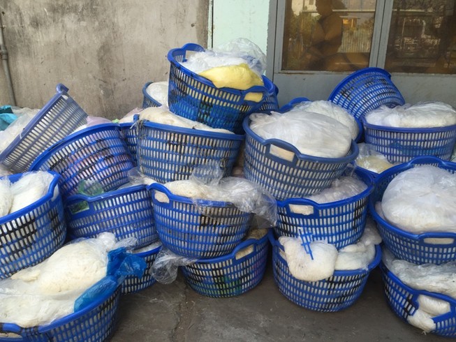 Phát hiện cơ sở “hồi sinh” bún hết hạn thành bún tươi