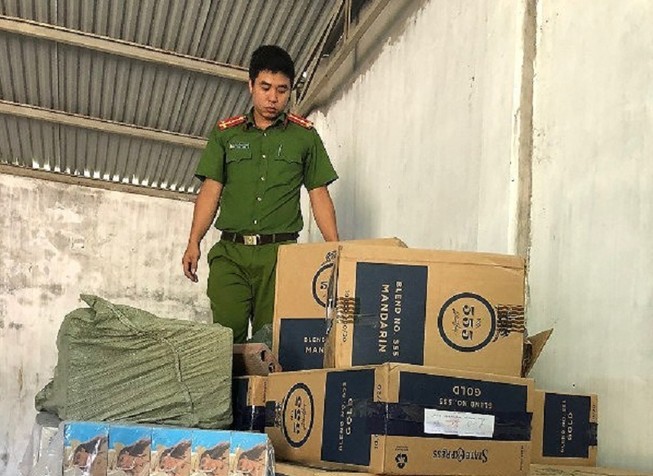 Hơn 10 ngàn bao thuốc lá lậu giấu trong nhà trọ