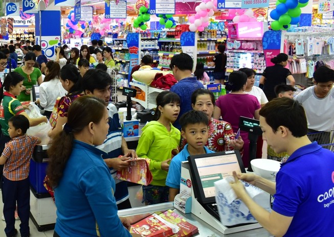 Cao điểm mua sắm Tết: Giá nhiều mặt hàng 'nhảy múa'