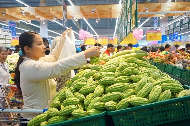 Loại bỏ cá, rau...không đạt chuẩn ra khỏi toàn bộ siêu thị