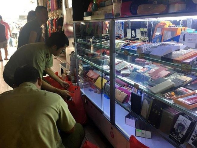 Đồng loạt kiểm tra chợ Bến Thành, Sài Gòn Square