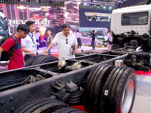 Sẽ quy định chặt chẽ hơn về tỉ lệ nội địa hóa để xác định made in VietNam. Trong ảnh: Triển lãm ô tô Việt Nam tại TP.HCM. Ảnh: HTD